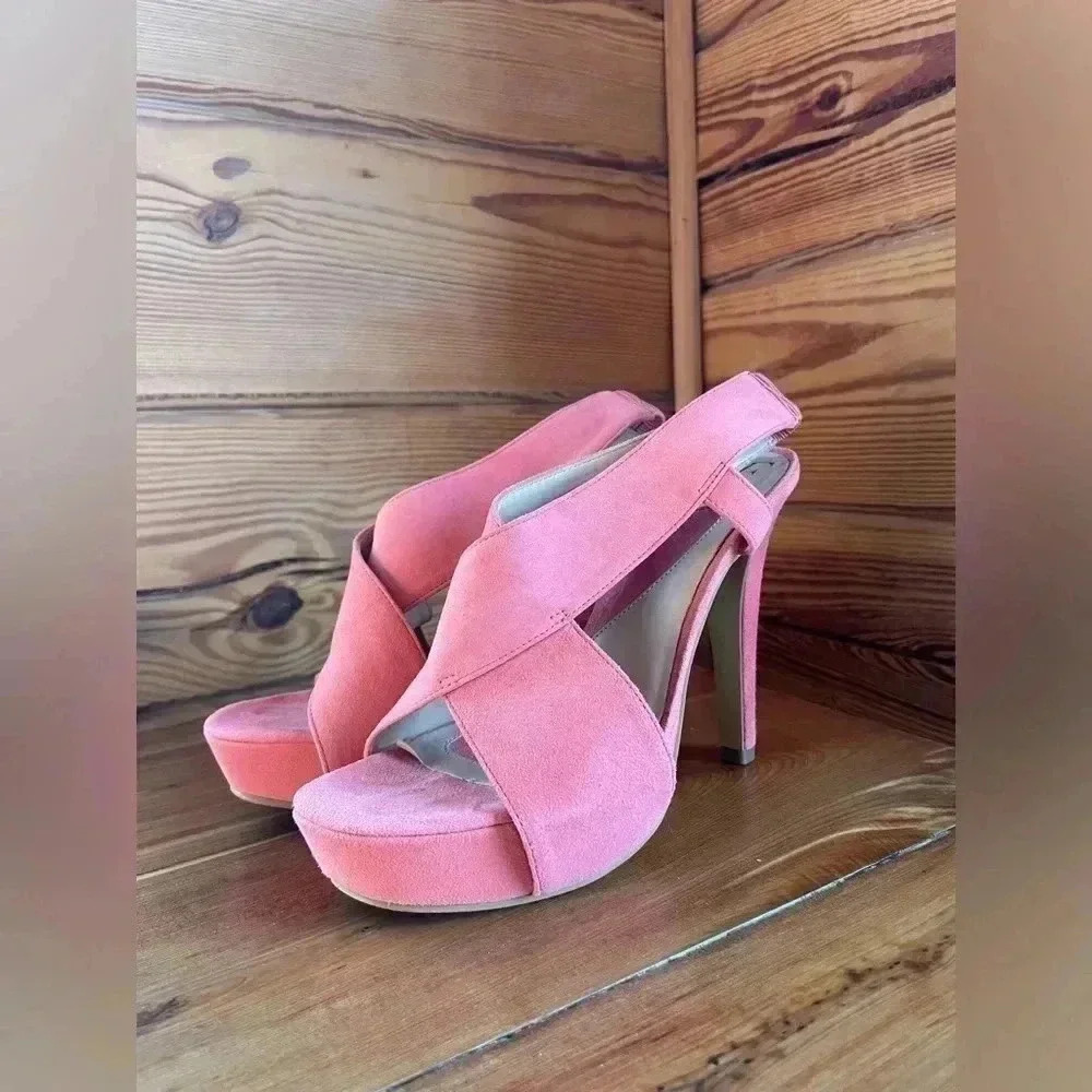 Diane Von Furstenburg coral pink suede heels size 7.5 with 4” heels​​